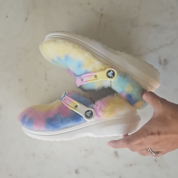 Crocs Tie Dye Classics Fur Sure - Picture 8 of 9